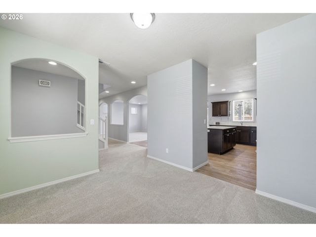 5290 SQUIRREL St, Springfield, OR 97478