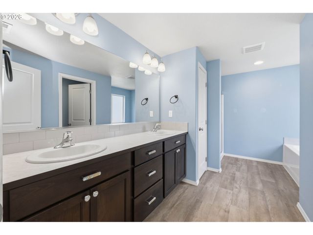 5290 SQUIRREL St, Springfield, OR 97478