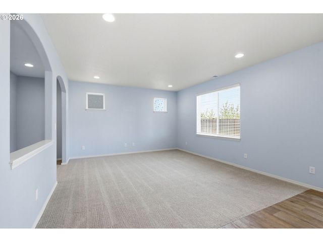 5290 SQUIRREL St, Springfield, OR 97478