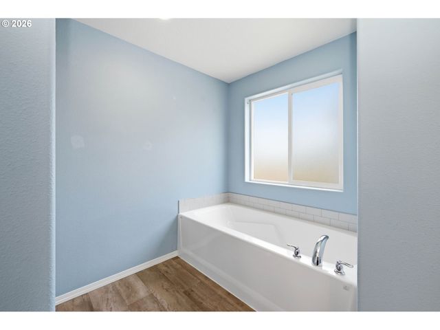 5290 SQUIRREL St, Springfield, OR 97478