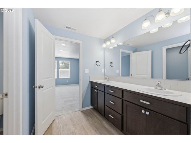 5290 SQUIRREL St, Springfield, OR 97478