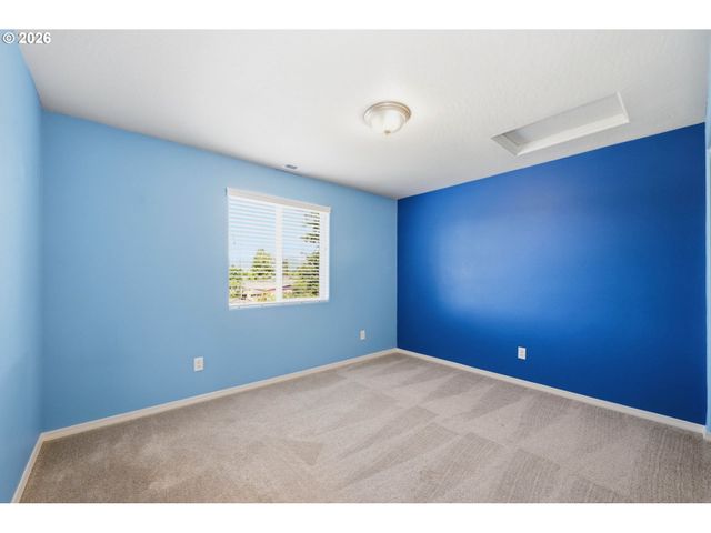 5290 SQUIRREL St, Springfield, OR 97478