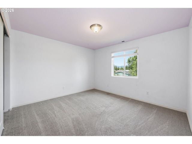 5290 SQUIRREL St, Springfield, OR 97478