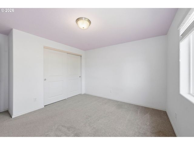 5290 SQUIRREL St, Springfield, OR 97478
