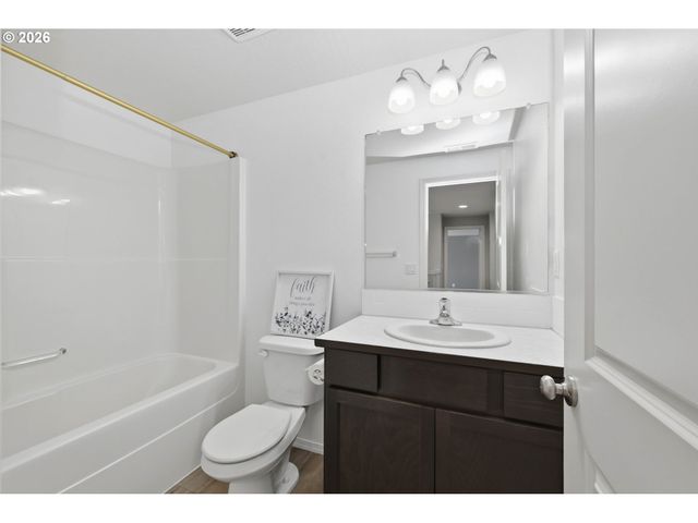 5290 SQUIRREL St, Springfield, OR 97478