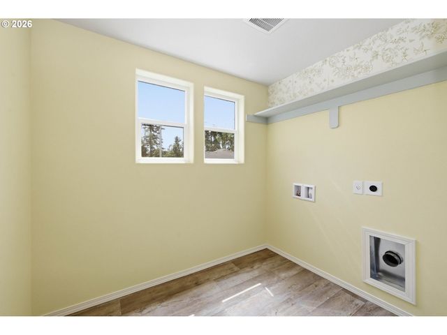 5290 SQUIRREL St, Springfield, OR 97478