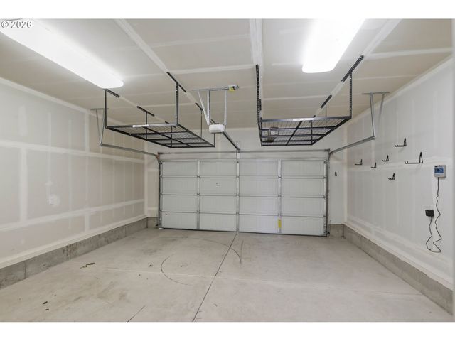 5290 SQUIRREL St, Springfield, OR 97478
