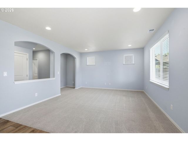 5290 SQUIRREL St, Springfield, OR 97478