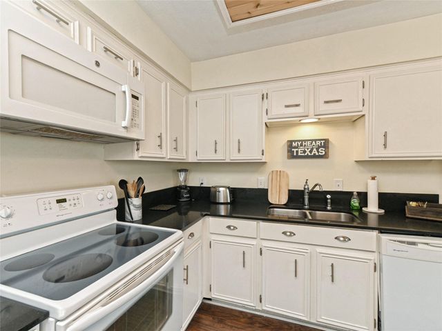 199 World Of Tennis SQ, Lakeway, TX 78738