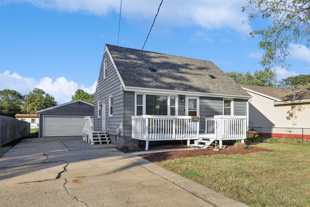 816 E Dunham Avenue, Des Moines, IA 50315