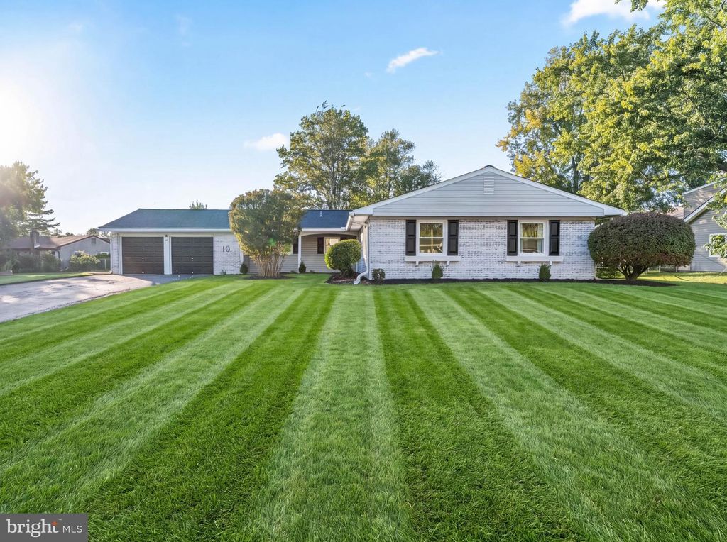 10 THORNHILL LN, WILLINGBORO, NJ 08046 — exterior