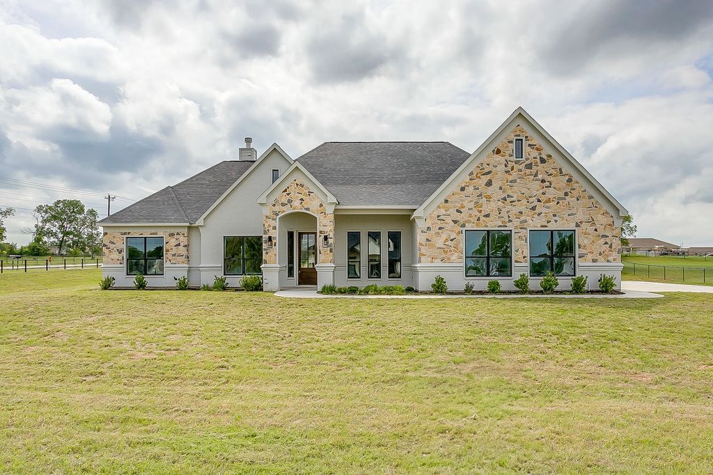 1001 Magnolia Court, Springtown, TX 76082 — exterior