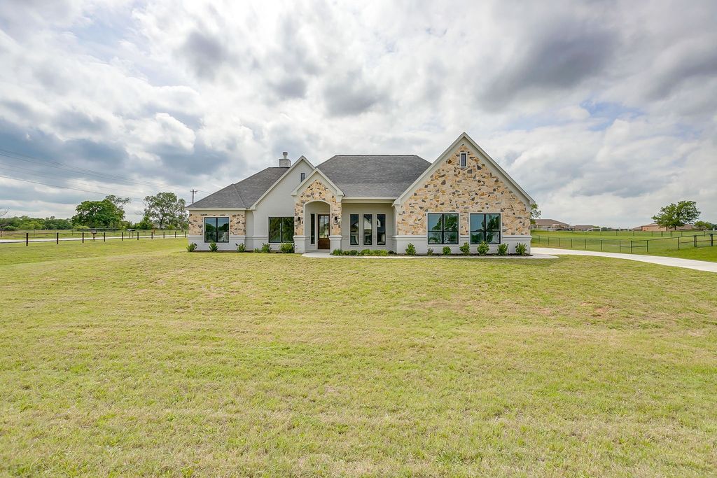 1001 Magnolia Court, Springtown, TX 76082 — photo 2