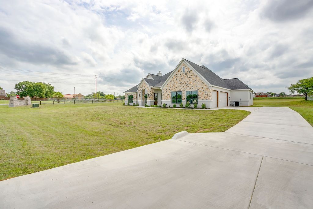 1001 Magnolia Court, Springtown, TX 76082 — photo 3