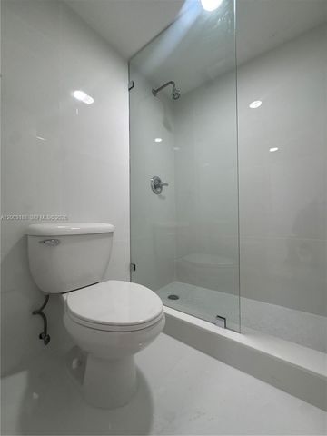 2312 S Cypress Bend Dr 107, Pompano Beach, FL 33069