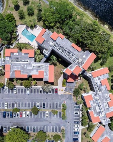 2312 S Cypress Bend Dr 107, Pompano Beach, FL 33069