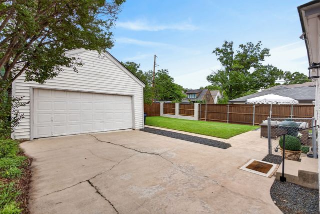 4020 Bunting Avenue, Fort Worth, TX 76107