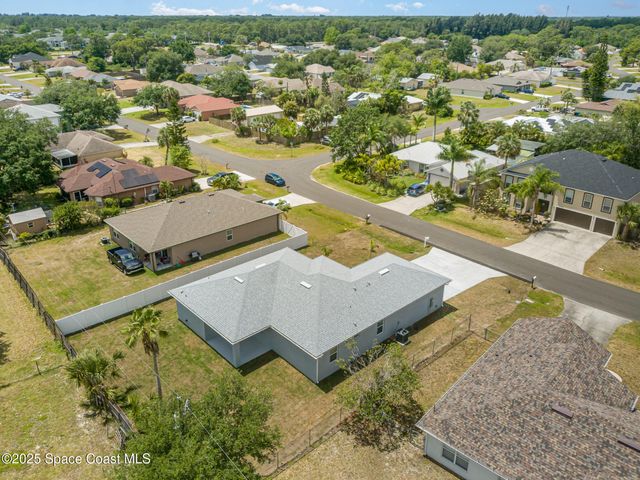 183 Massini Avenue NW, Palm Bay, FL 32907