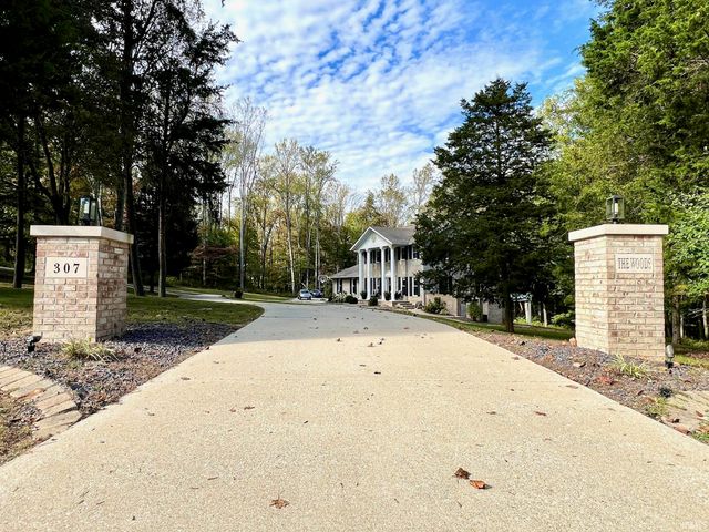 307 The Woods, Bedford, IN 47421