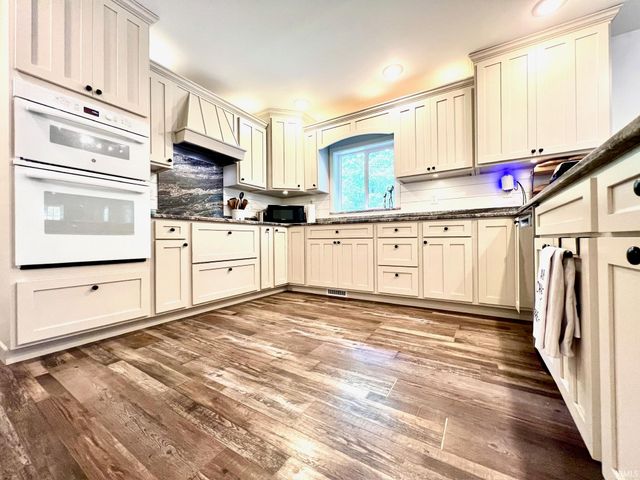 307 The Woods, Bedford, IN 47421