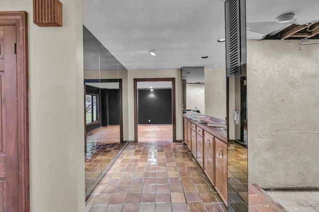 2 THREE PONDS LN, Newtown, PA 18940