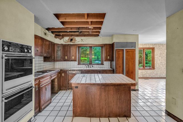 2 THREE PONDS LN, Newtown, PA 18940