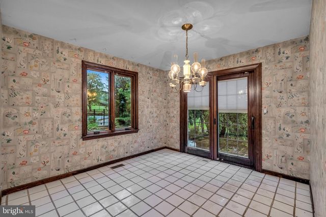 2 THREE PONDS LN, Newtown, PA 18940