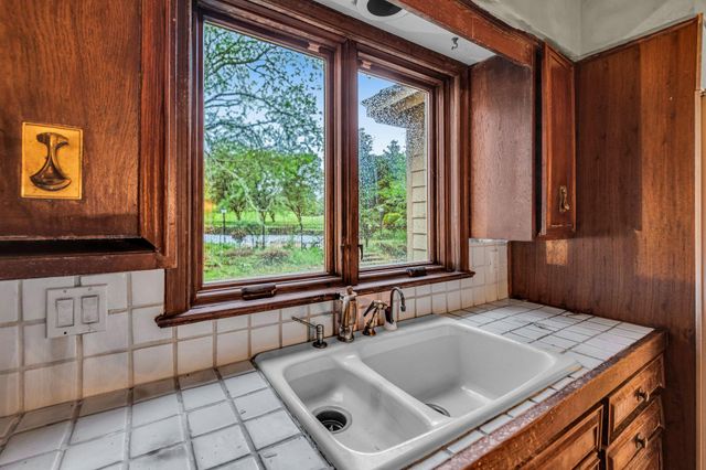 2 THREE PONDS LN, Newtown, PA 18940