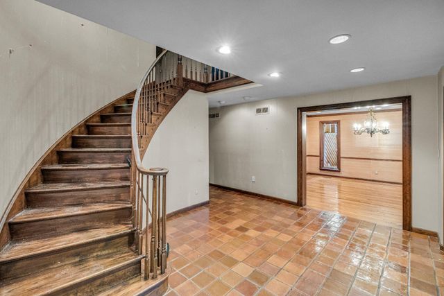 2 THREE PONDS LN, Newtown, PA 18940