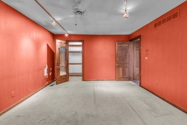2 THREE PONDS LN, Newtown, PA 18940