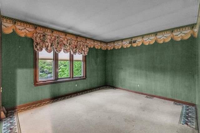 2 THREE PONDS LN, Newtown, PA 18940