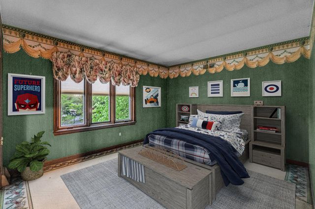 2 THREE PONDS LN, Newtown, PA 18940
