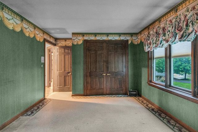 2 THREE PONDS LN, Newtown, PA 18940