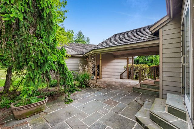 2 THREE PONDS LN, Newtown, PA 18940