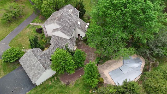 2 THREE PONDS LN, Newtown, PA 18940