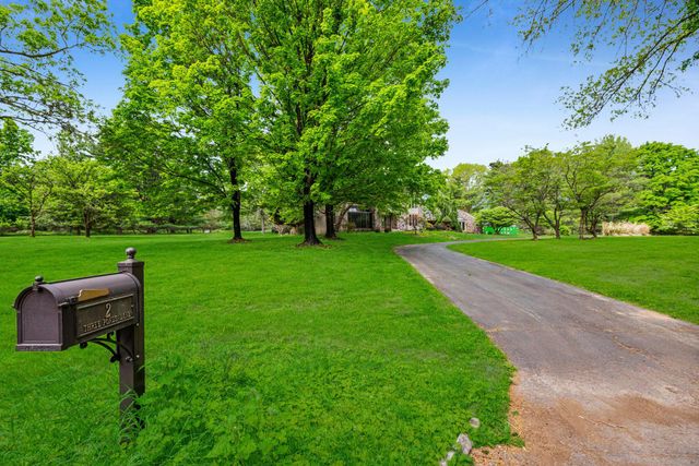 2 THREE PONDS LN, Newtown, PA 18940