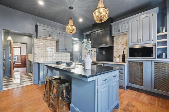 444 Gladstone Boulevard, Kansas City, MO 64124