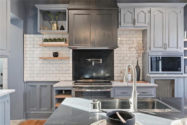 444 Gladstone Boulevard, Kansas City, MO 64124