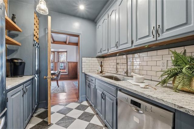 444 Gladstone Boulevard, Kansas City, MO 64124