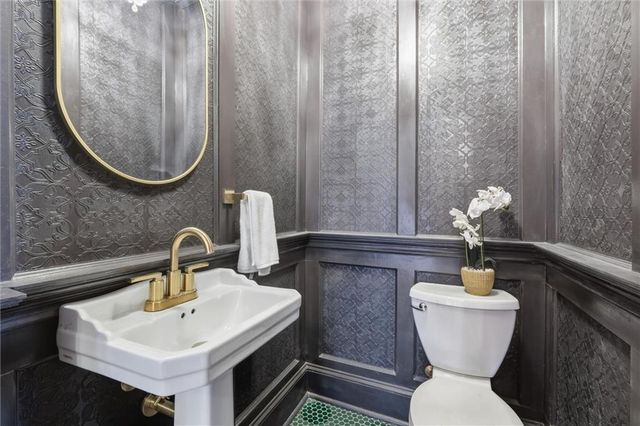 444 Gladstone Boulevard, Kansas City, MO 64124