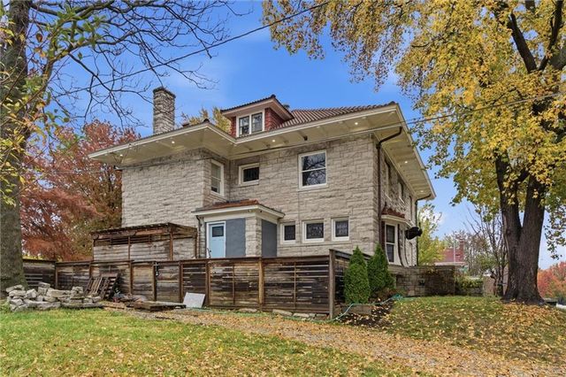 444 Gladstone Boulevard, Kansas City, MO 64124