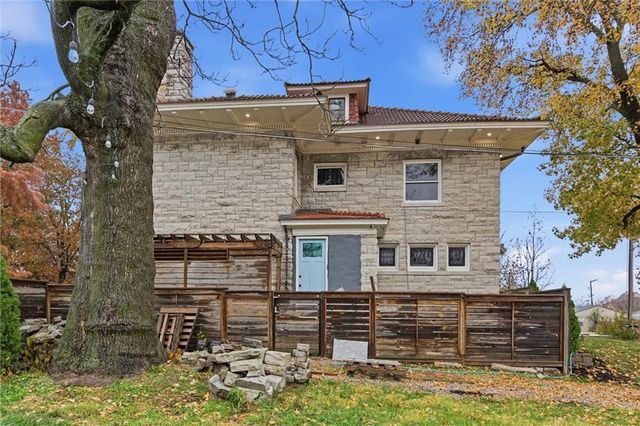 444 Gladstone Boulevard, Kansas City, MO 64124