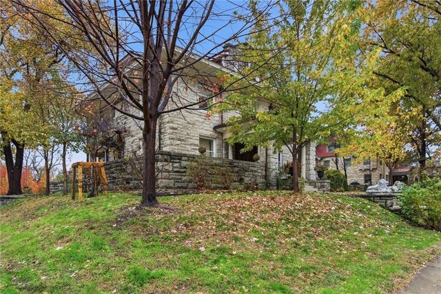 444 Gladstone Boulevard, Kansas City, MO 64124