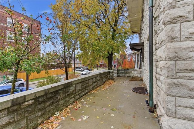 444 Gladstone Boulevard, Kansas City, MO 64124