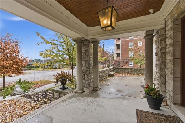 444 Gladstone Boulevard, Kansas City, MO 64124