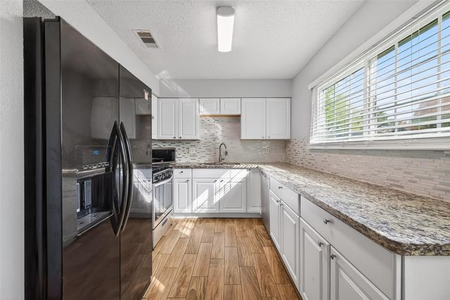 10738 Highland Woods Drive, Sugar Land, TX 77498