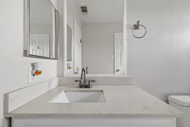 10738 Highland Woods Drive, Sugar Land, TX 77498