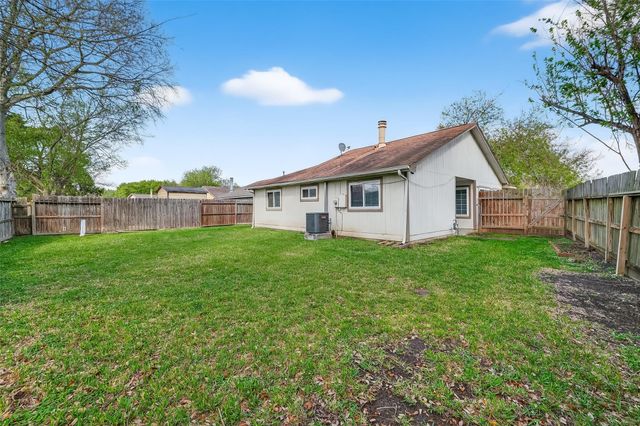 10738 Highland Woods Drive, Sugar Land, TX 77498