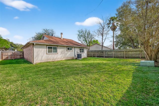 10738 Highland Woods Drive, Sugar Land, TX 77498