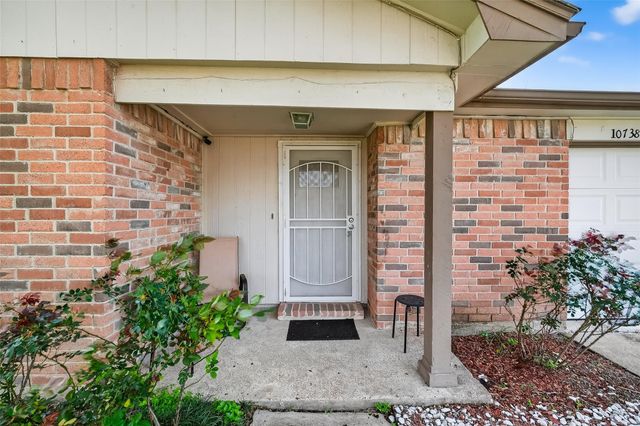 10738 Highland Woods Drive, Sugar Land, TX 77498